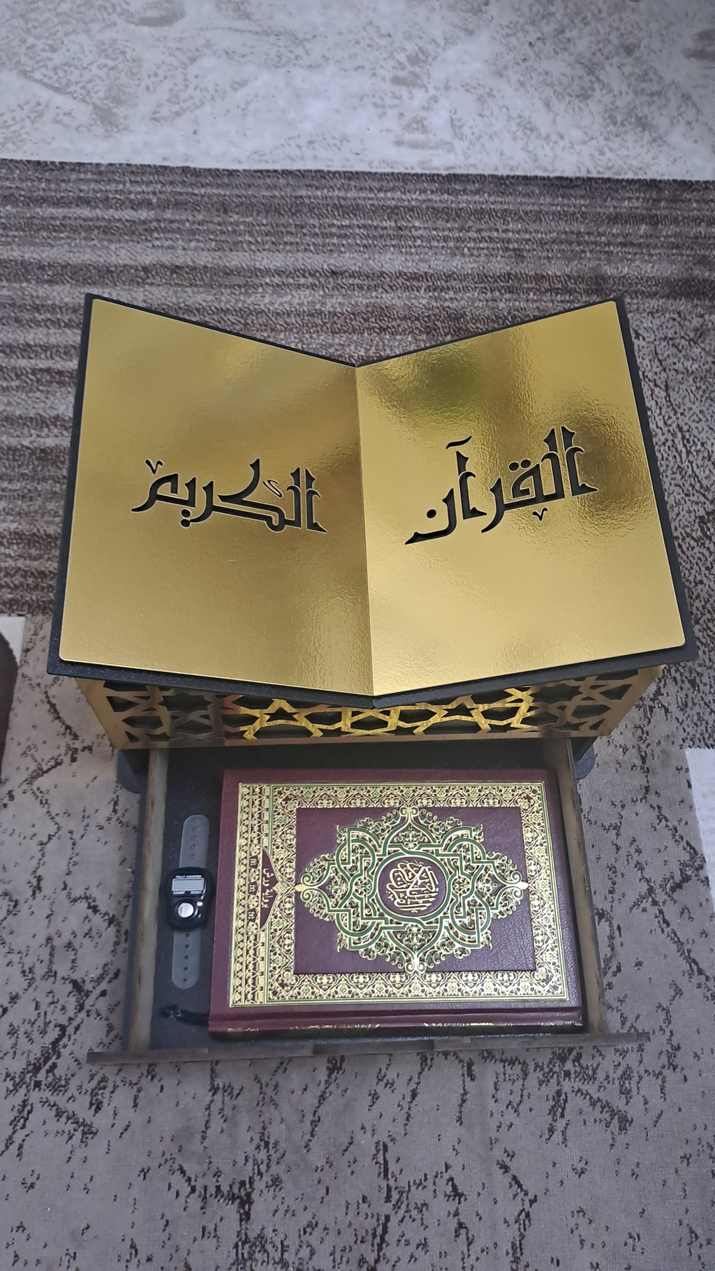 حامل المصحف العملي مع درج التخزين