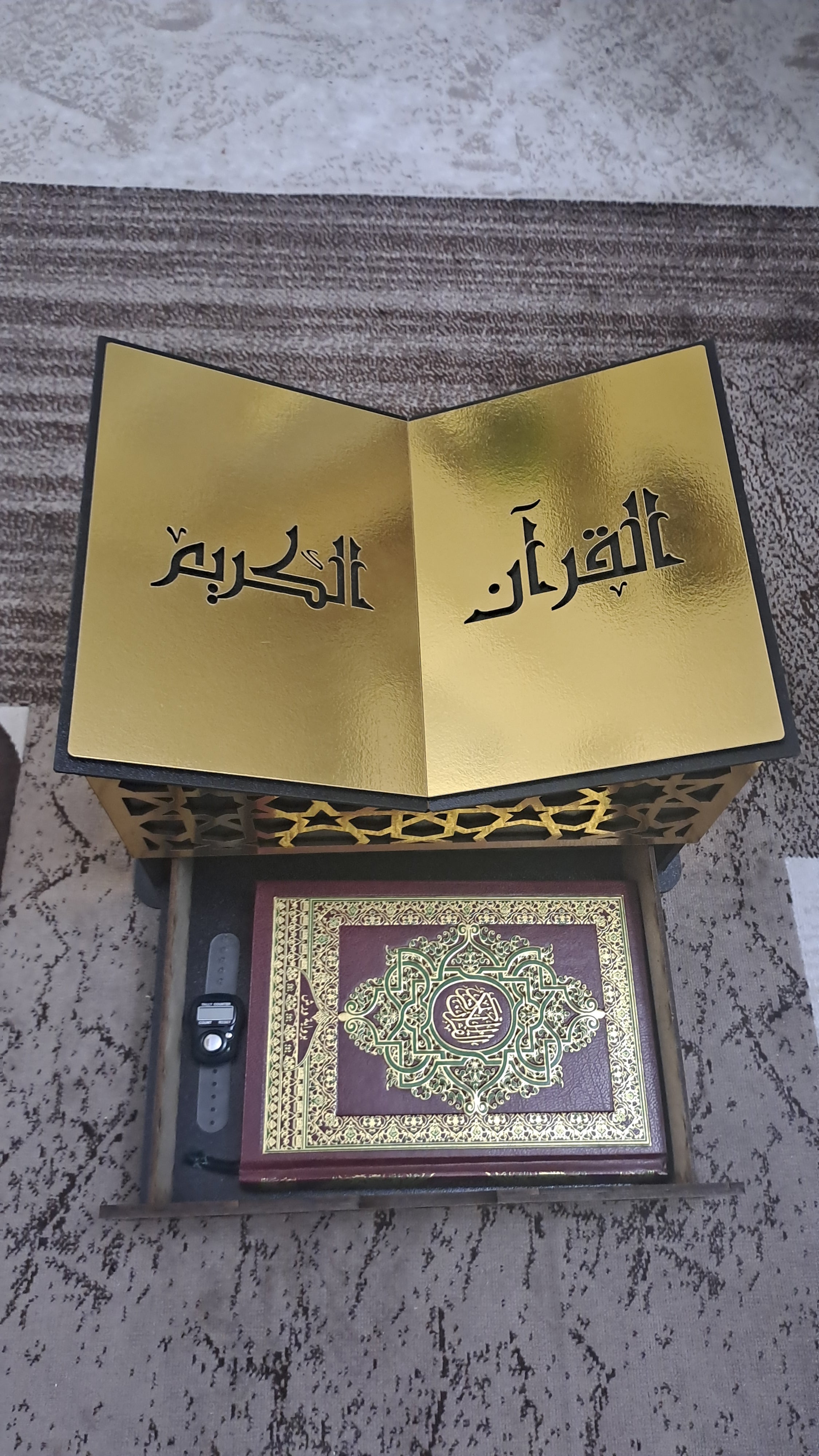 حامل المصحف بالدرج