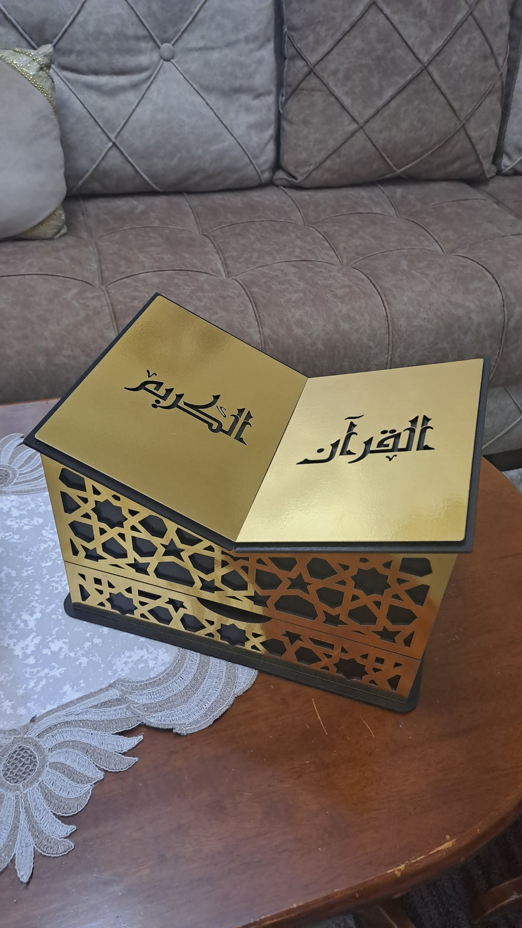 حامل المصحف العملي مع درج التخزين