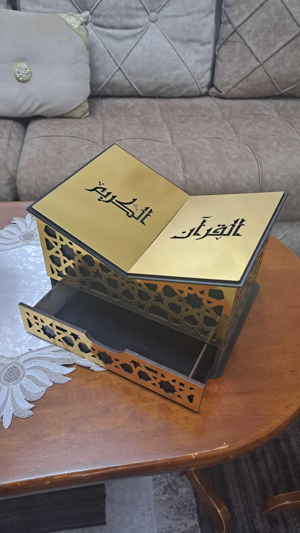 حامل المصحف العملي مع درج التخزين